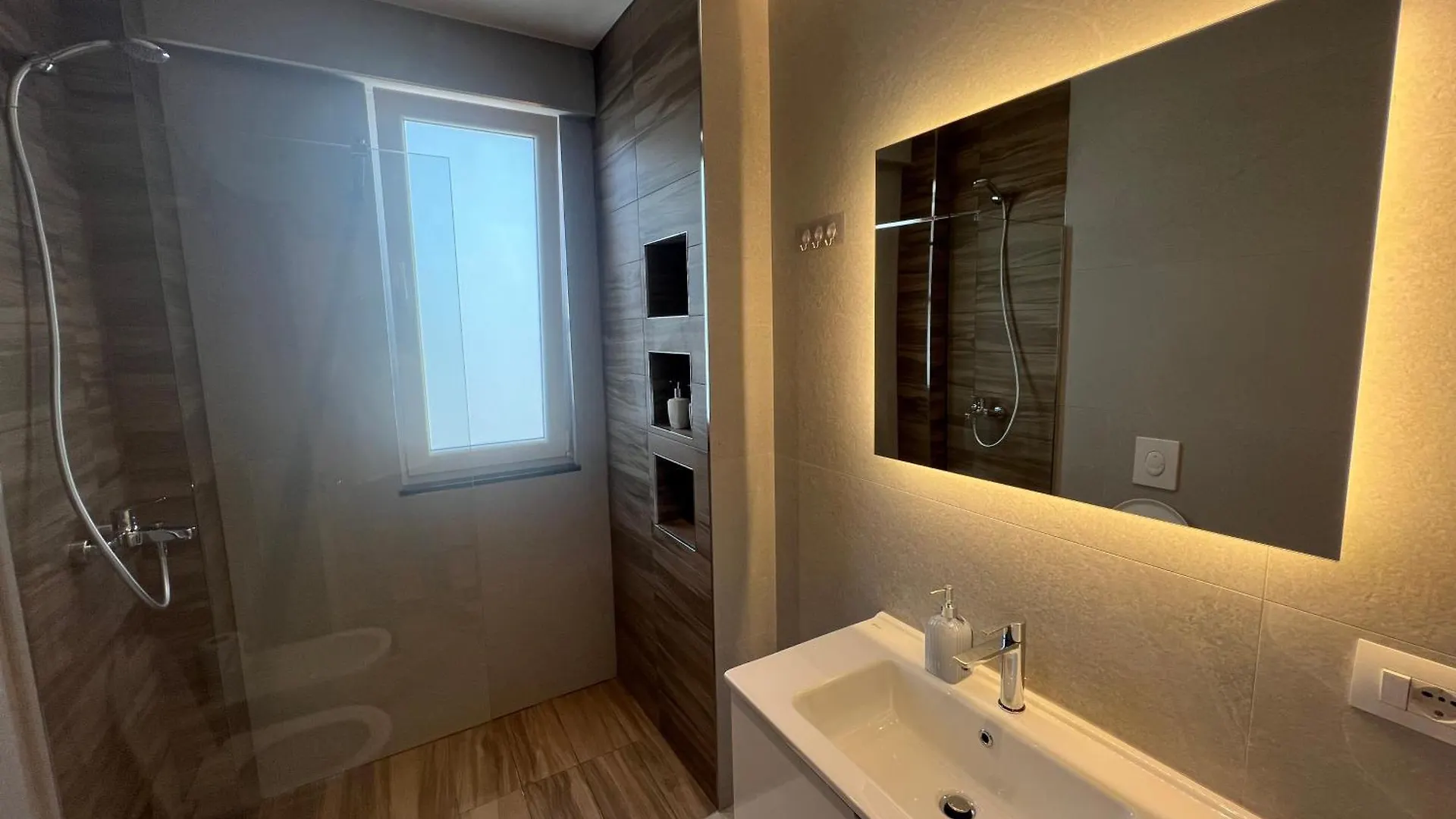 City Center Suite Tirana 0*,
